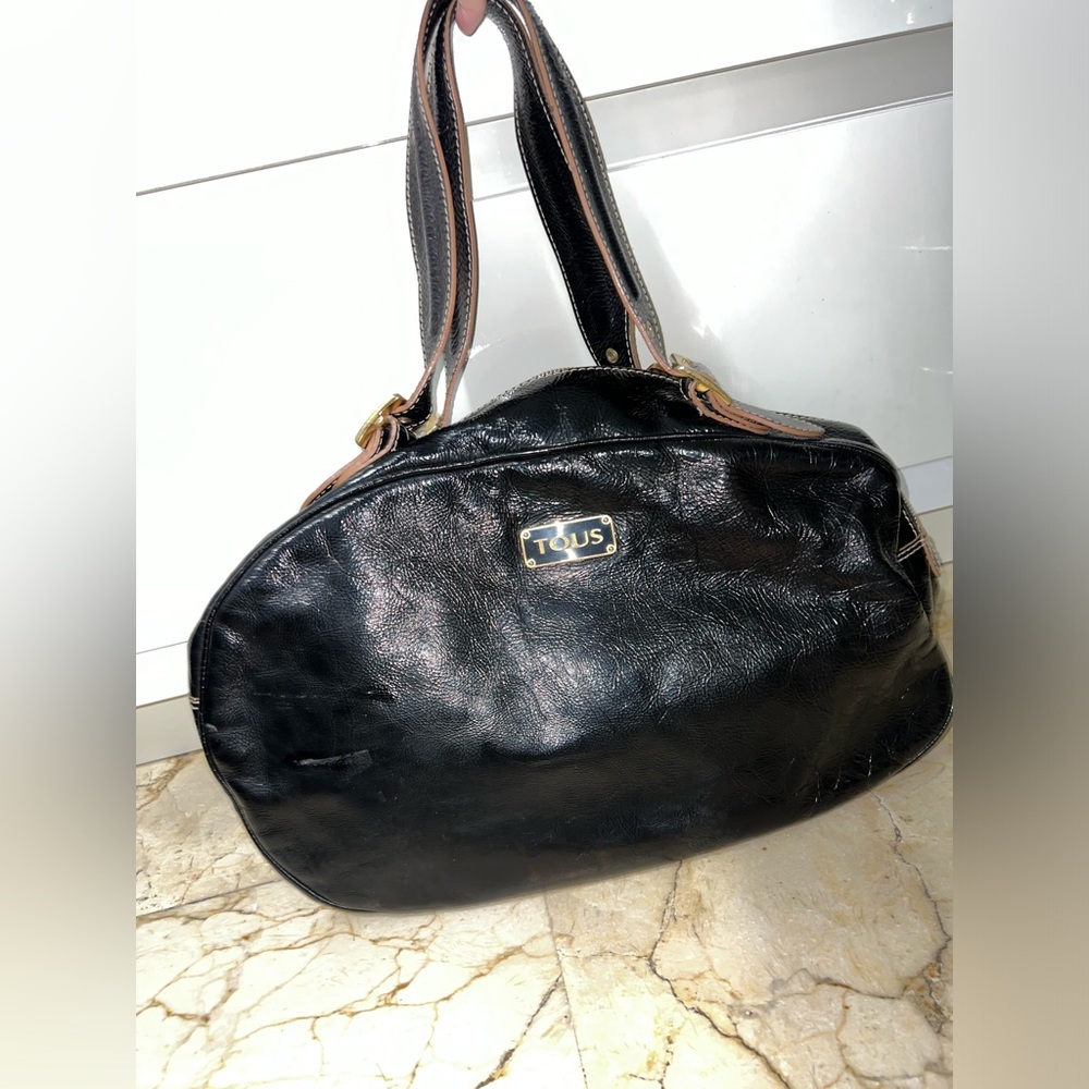 Tous Teddy Bear Charm Black
Leather Bling Clasp Handbag Purse
Gold metal lining
